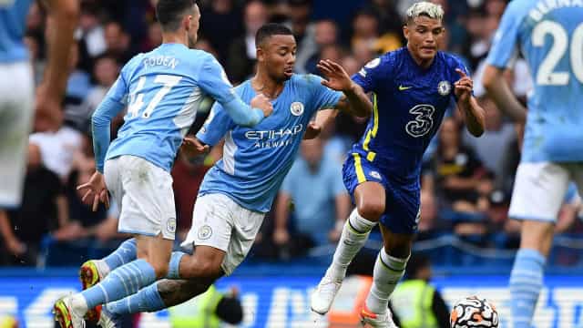 Gabriel Jesus dá vitória ao City sobre o Chelsea e United é surpreendido em casa