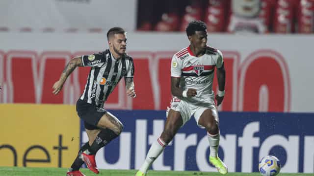 Em jogo morno no Morumbi, São Paulo e Atlético empatam sem gols