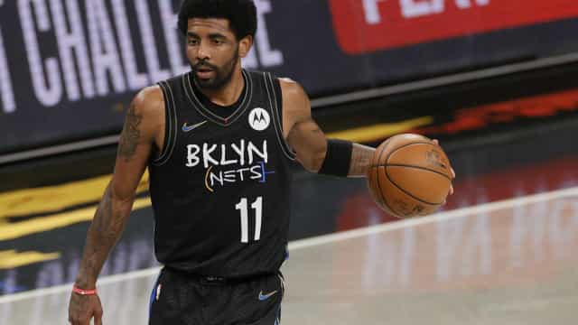 Kyrie Irving se recusa a ser vacinado e curte posts com teorias da conspiração