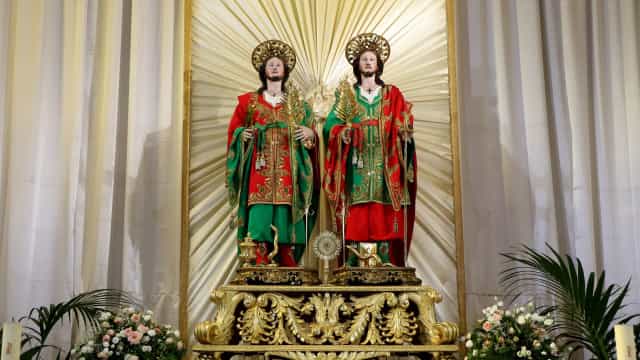 Entenda de onde vem a tradição de dar doces no dia de Cosme e Damião