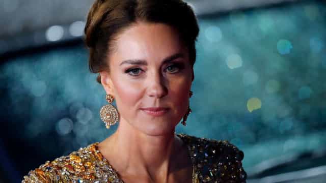 Kate Middleton presta homenagem a princesa Diana com vestido de ‘deusa’