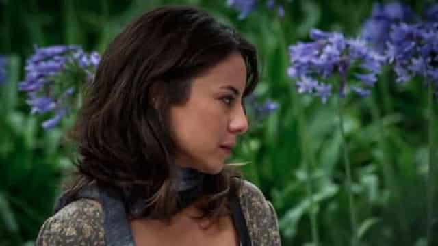 Andréia Horta vive bióloga que se excita com flores em ‘O Jardim Secreto de Mariana’