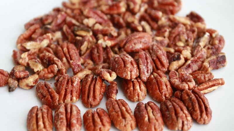 Dieta com noz-pecã reduz colesterol total mostra novo estudo