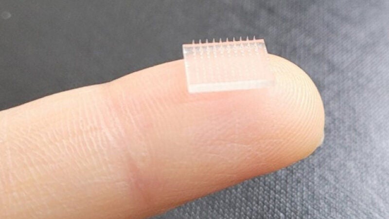 Cientistas criam vacina em adesivo mais eficaz que seringas