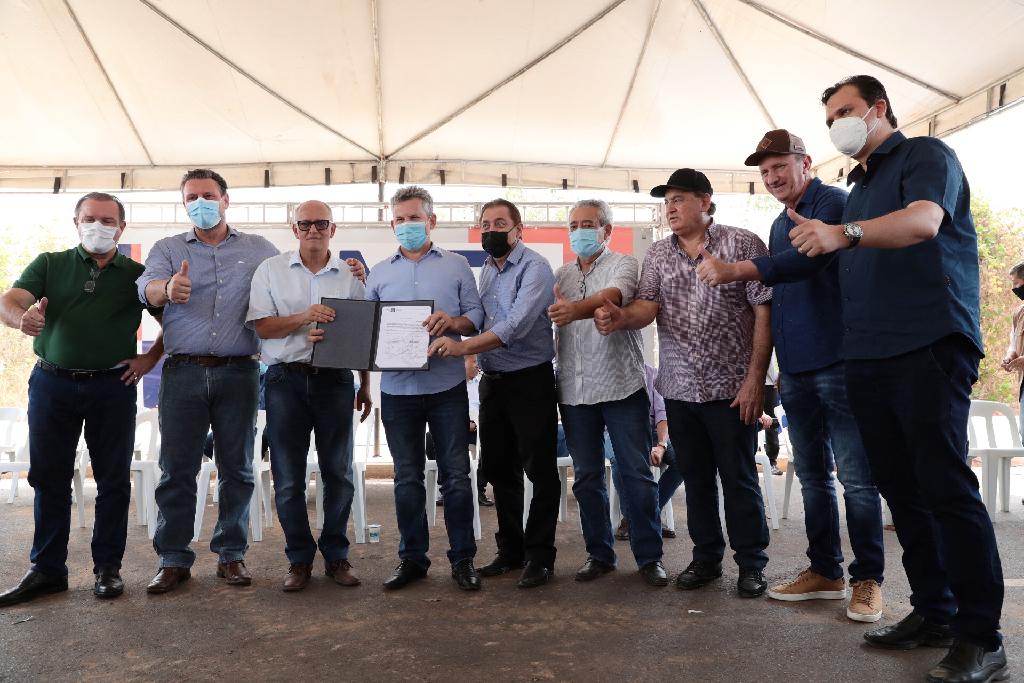 “Investimento vai transformar a cidade; é um novo momento para Rondonópolis”, afirma Thiago Silva sobre asfaltamento dos distritos industriais