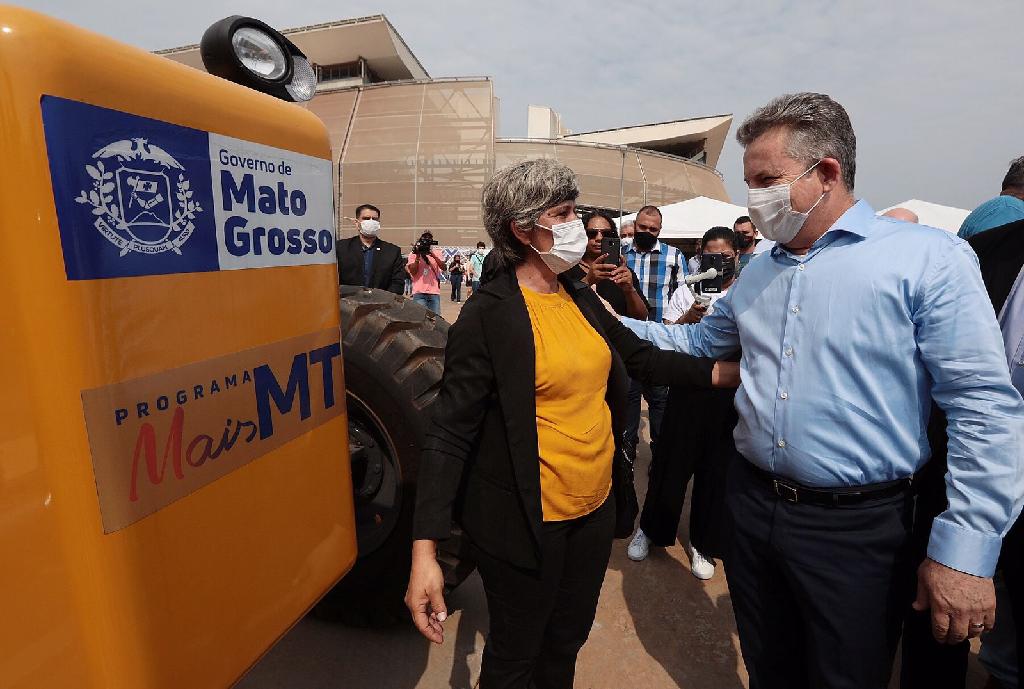 Governo realiza maior entrega de máquinas e equipamentos para agricultura familiar e infraestrutura dos 141 municípios