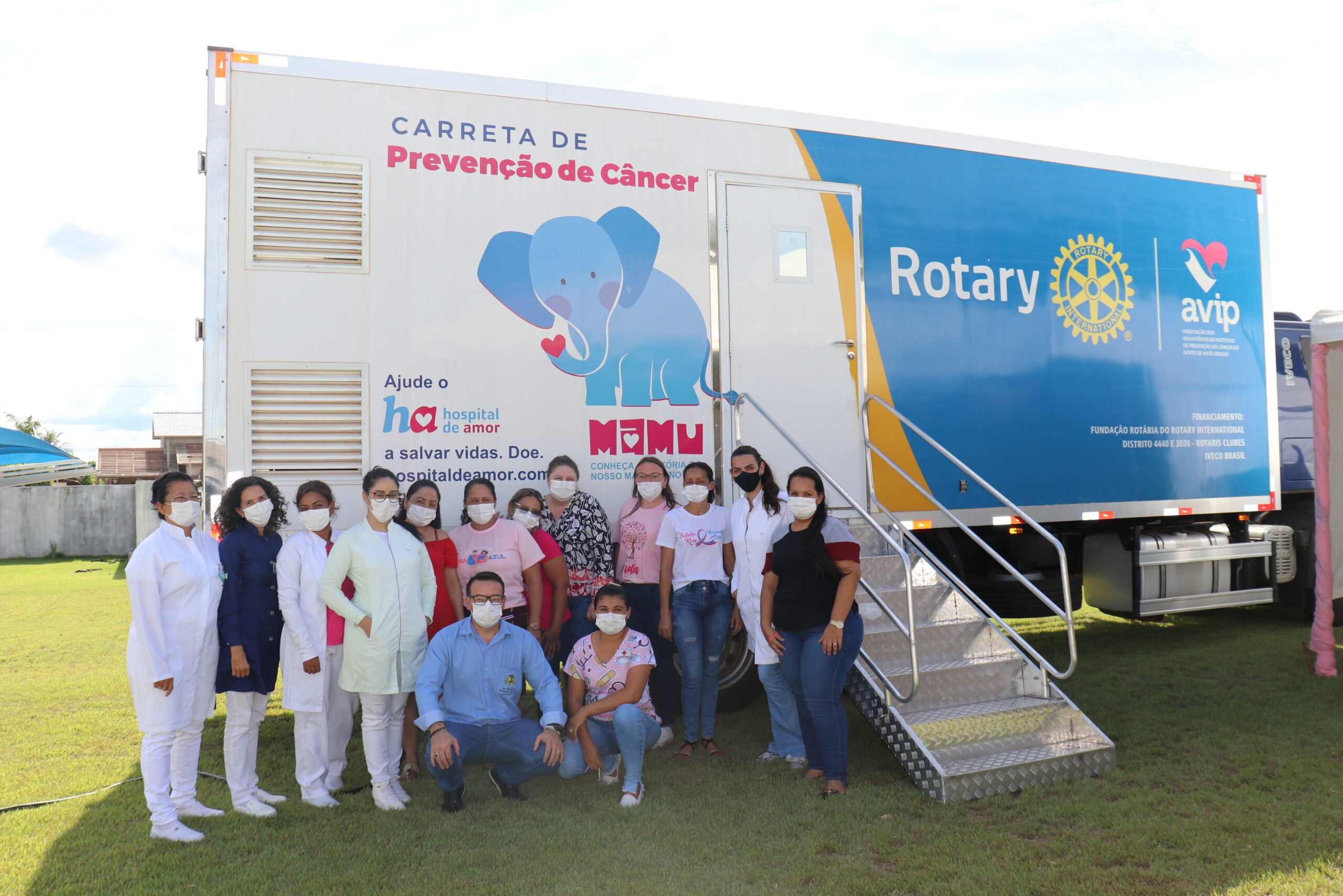 Equipe da Carreta do Hospital do Amor começa a realizar exames de mamografia e preventivos em Vera
