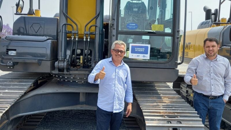 Vereador Zilmar e Valcimar Fuzinato participaram da entrega de maquinário pelo Governo do Estado