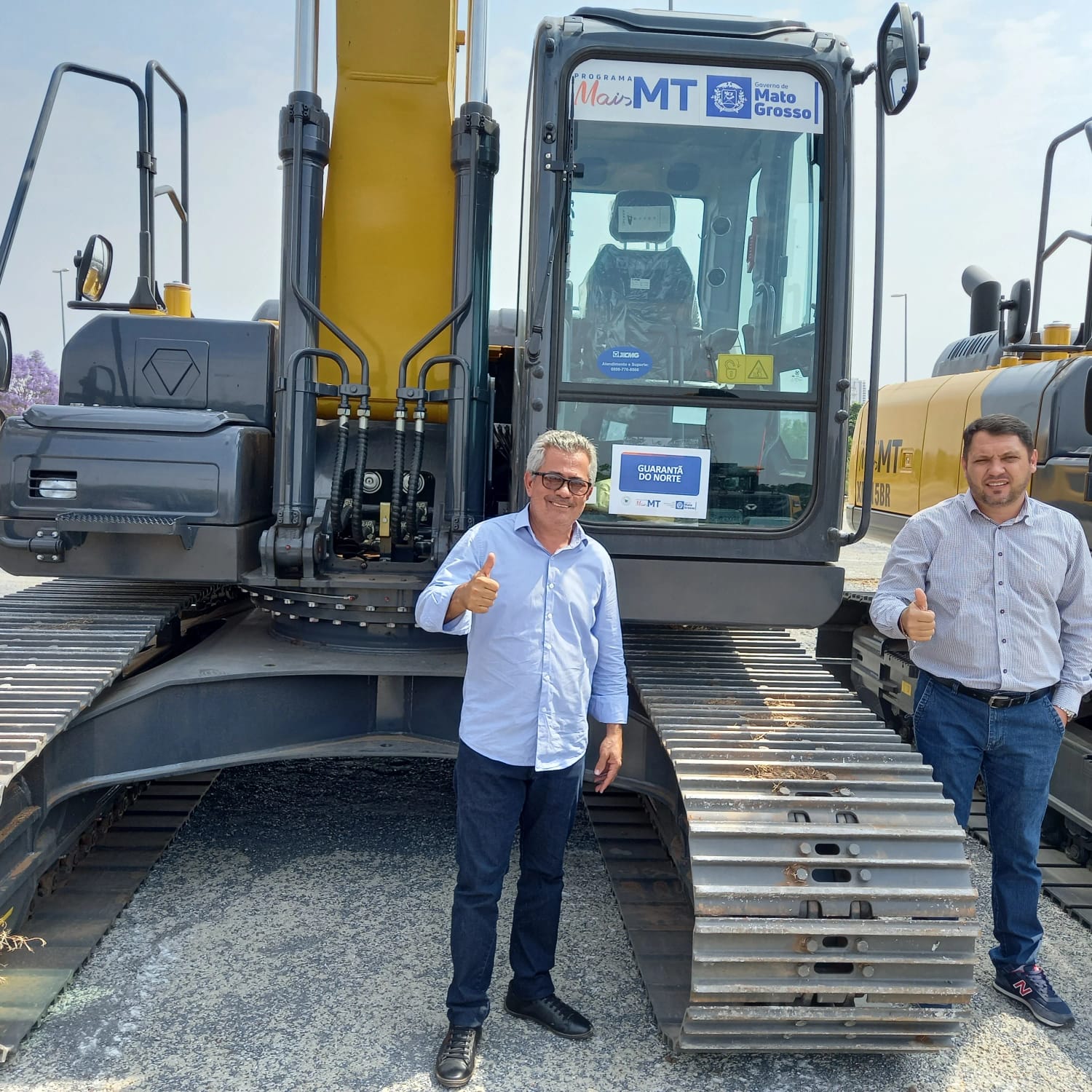 Vereador Zilmar e Valcimar Fuzinato participaram da entrega de maquinário pelo Governo do Estado
