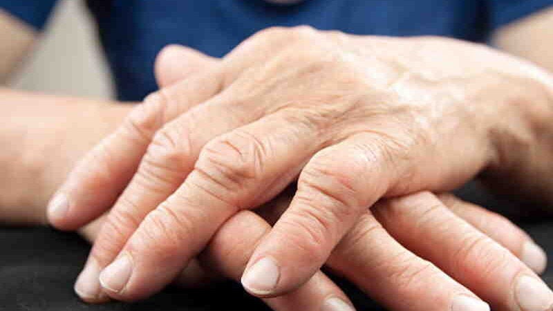 Médicos desenvolvem vacina que protege contra artrite reumatoide