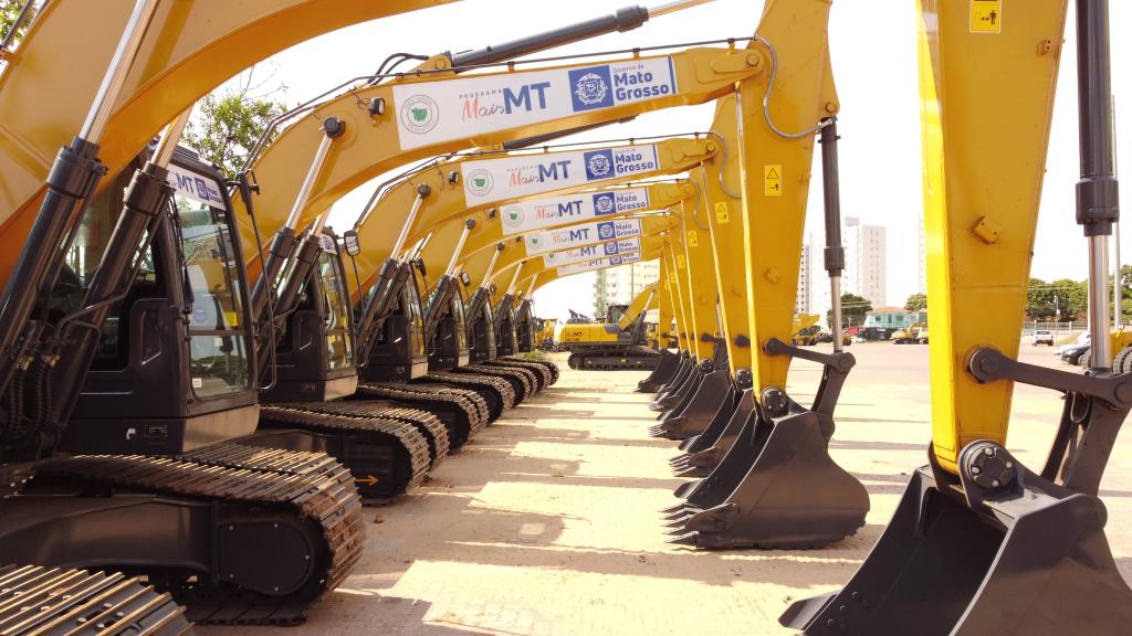 Governo entrega máquinas e equipamentos para agricultura familiar e infraestrutura nesta sexta-feira (08)