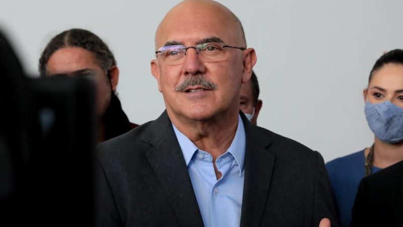 Ministro visita escola estadual: “Fiquei impressionado; não deve em nada para qualquer particular”