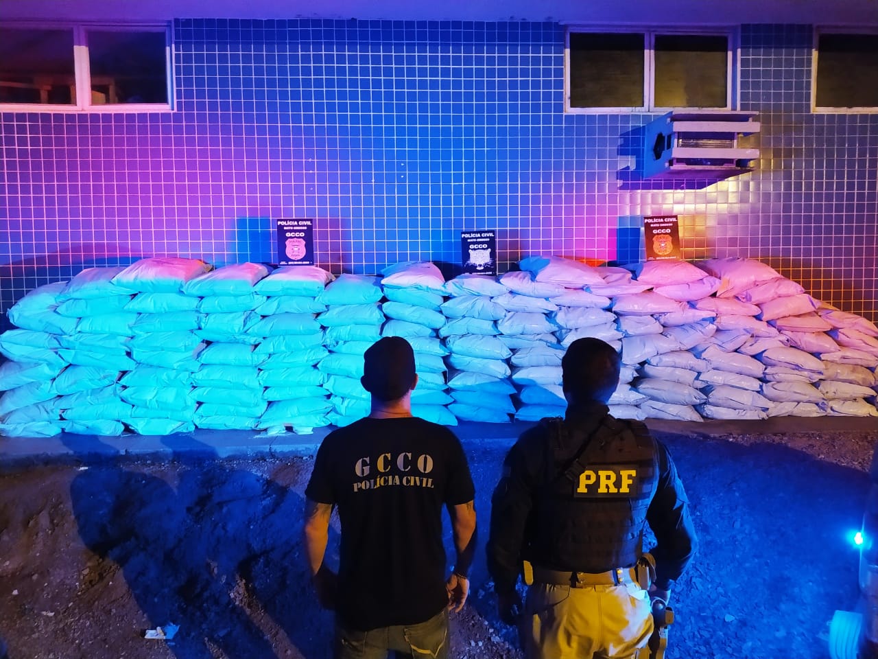 Polícia Civil e PRF apreendem 3,1 toneladas de defensivos contrabandeados do Paraguai