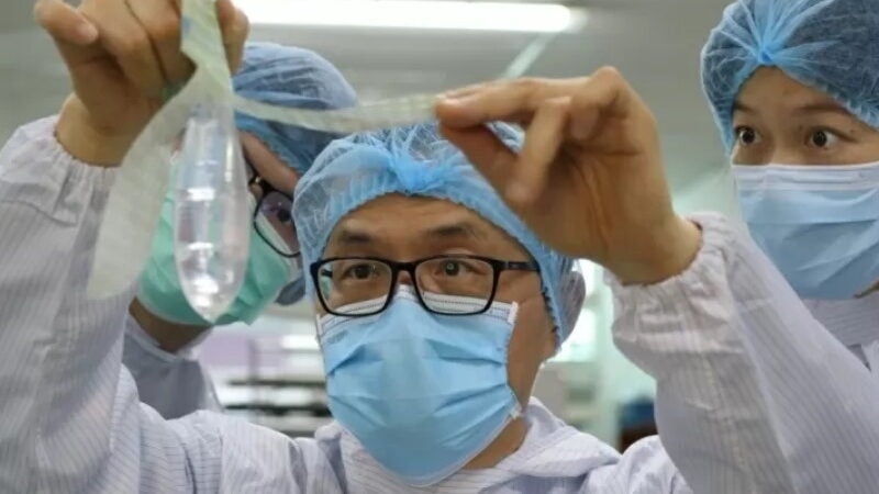 Médico cria o 1º preservativo unissex do mundo