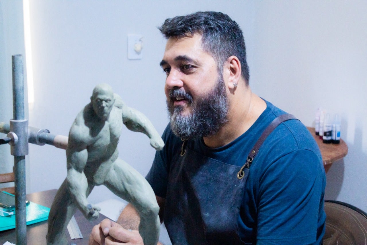 Studio especializado na fabricação de esculturas de personagens de ficção inicia atendimento em Cuiabá neste mês