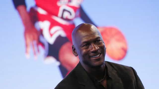 Primeiro tênis de Michael Jordan vai à leilão e pode chegar a R$ 9,5 milhões