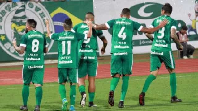 Goiás espanta a má fase, faz boa apresentação e derrota o Vitória por 3 a 0
