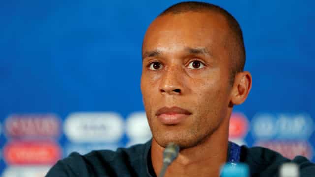 Miranda desfalca São Paulo, mas Ceni terá volta de Arboleda para o clássico