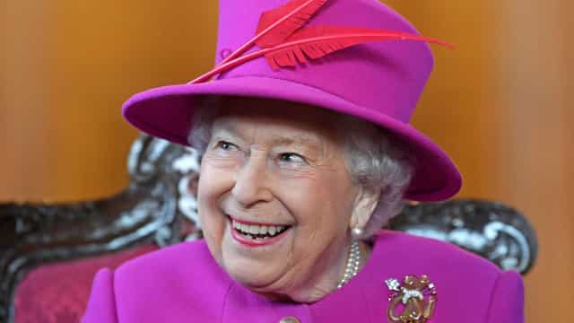 Rainha Elizabeth 2ª foi orientada a reduzir o consumo de álcool