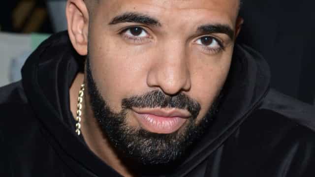 Drake faz homenagem no aniversário do filho e mostra festa