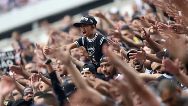 Corinthians encara Bahia e revê ‘bando de loucos’ após um ano e sete meses