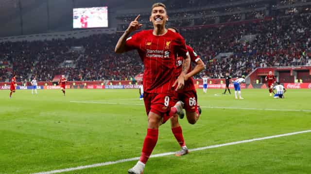 Klopp rasga elogios a Firmino: ‘Vão escrever livros sobre como foi de falso 9’