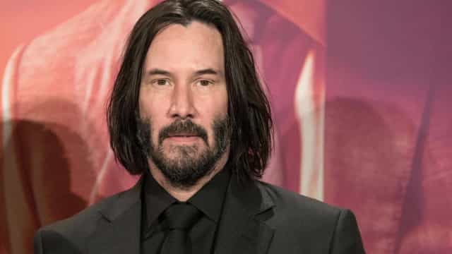 Keanu Reeves presenteia dublês com relógios de luxo