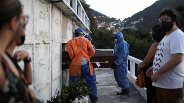 Brasil registra 570 mortes e 15.239 casos de covid-19 em 24h