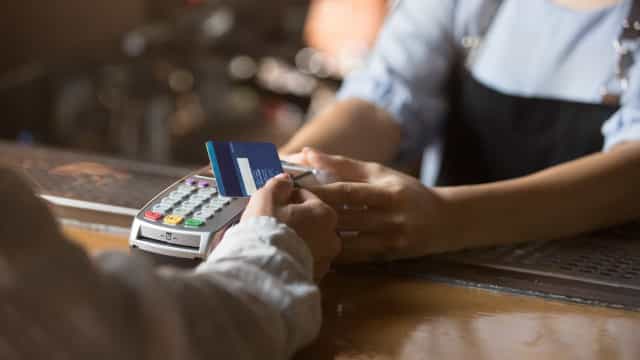 Falta de chips chega ao setor de cartões de crédito no Brasil