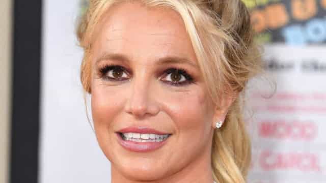 Britney Spears celebra fim da tutela do pai com fotos nua na web