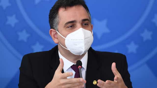 Pacheco critica tentativa de vincular reforma do IR como fonte de Auxílio Brasil