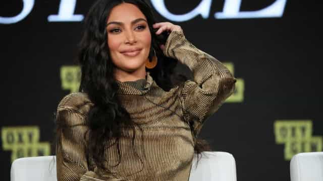 Kim Kardashian faz piada de sextape e candidatura do ex no Saturday Night Live