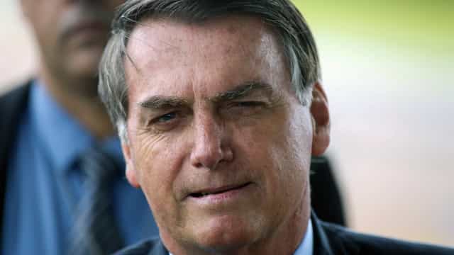 Bolsonaro rebate Xuxa após ela pedir que apoiadores dele deixem de segui-la