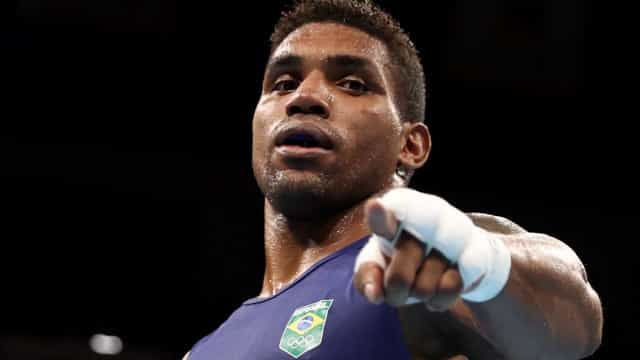 Bronze em Tóquio, Abner Teixeira é eliminado no Mundial de Boxe na Sérvia