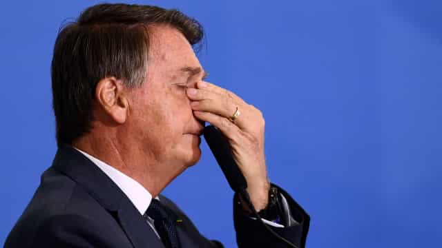 Inflação alta afasta jovens de Bolsonaro, mostra Ipec