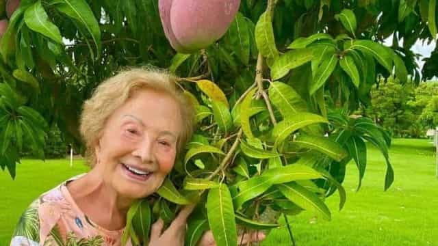 Nora de Glória Menezes homenageia a atriz