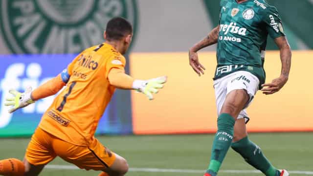Danilo participa integralmente de treino e pode ser relacionado no Palmeiras