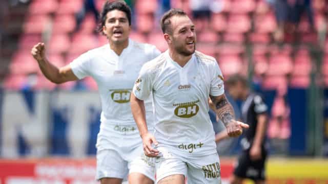 Jogadores do Cruzeiro anunciam fim da greve e voltam aos treinos