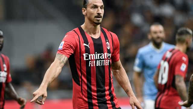 Ibrahimovic faz contra e a favor, Milan bate Bologna e assume liderança na Itália