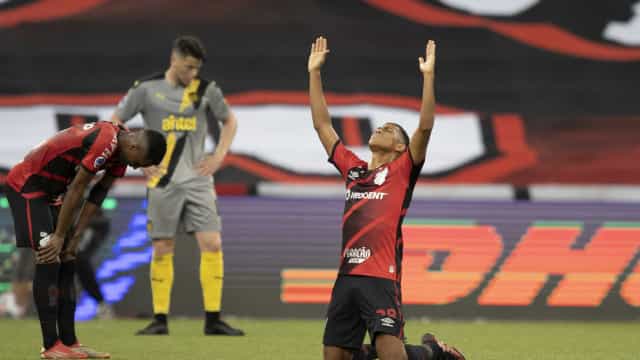 Athletico-PR elimina Peñarol e fará final brasileira inédita na Sul-Americana