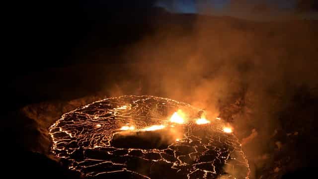 Vulcão mais ativo do mundo entra em erupção. As imagens do Kilauea
