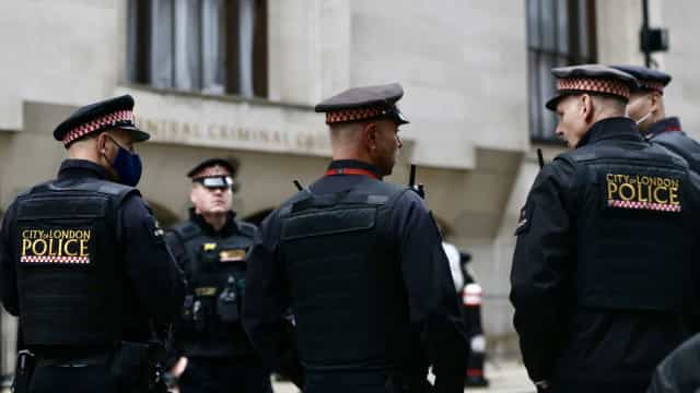 Reino Unido condena policial a prisão perpétua por feminicídio que comoveu o país