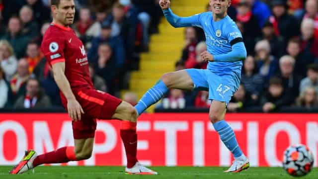 Liverpool abre vantagem duas vezes, mas cede empate ao City em jogo espetacular