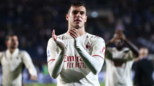 Milan vence Atalanta por 3 a 2 fora de casa e mantém perseguição ao Napoli