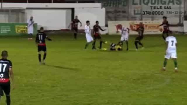 Jogador chuta cabeça de árbitro na segunda divisão gaúcha e é preso; veja o vídeo