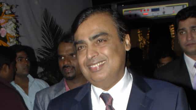 Indiano se junta a Musk e Bezos entre os bilionários com mais de US$ 100 bi