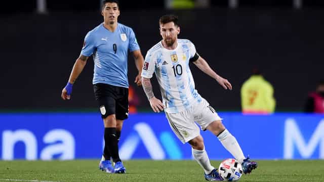 Messi brilha e comanda a vitória da Argentina sobre o Uruguai por 3 a 0