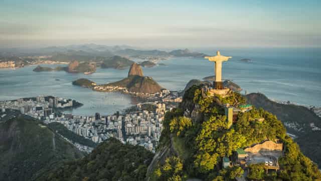 Aos 90, estátua do Cristo consolida seu impacto no turismo, na arte e no cotidiano do Rio