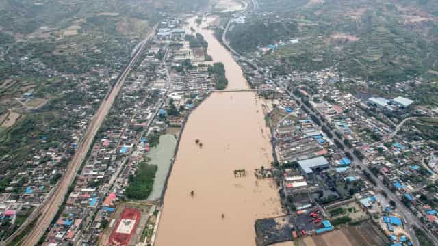 Enchentes na China afetam 1,7 milhão, matam 5 pessoas e fecham minas de carvão