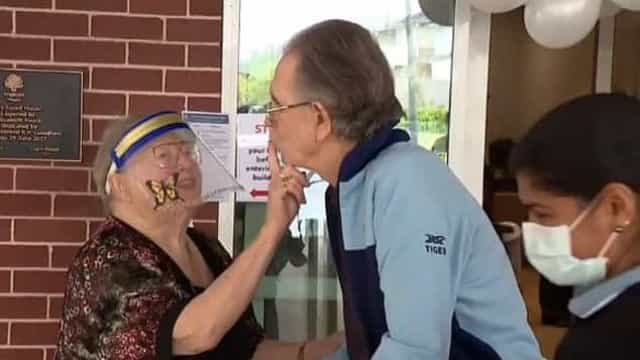 Idosos casados há 60 anos se reencontram após quatro meses confinados
